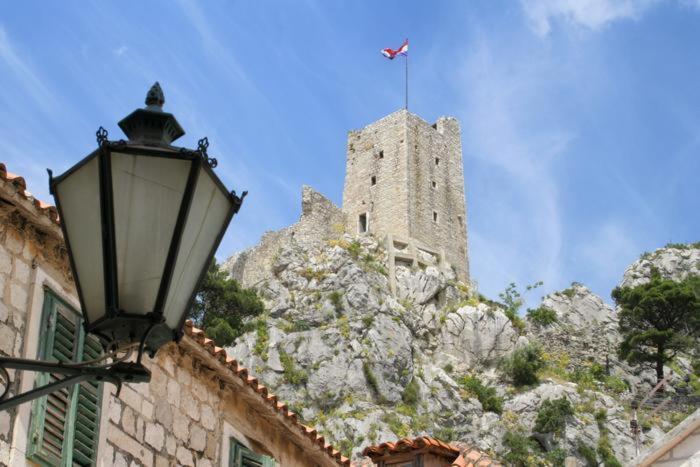 Apartment With 2 Balconies And Sea View Omiš Buitenkant foto