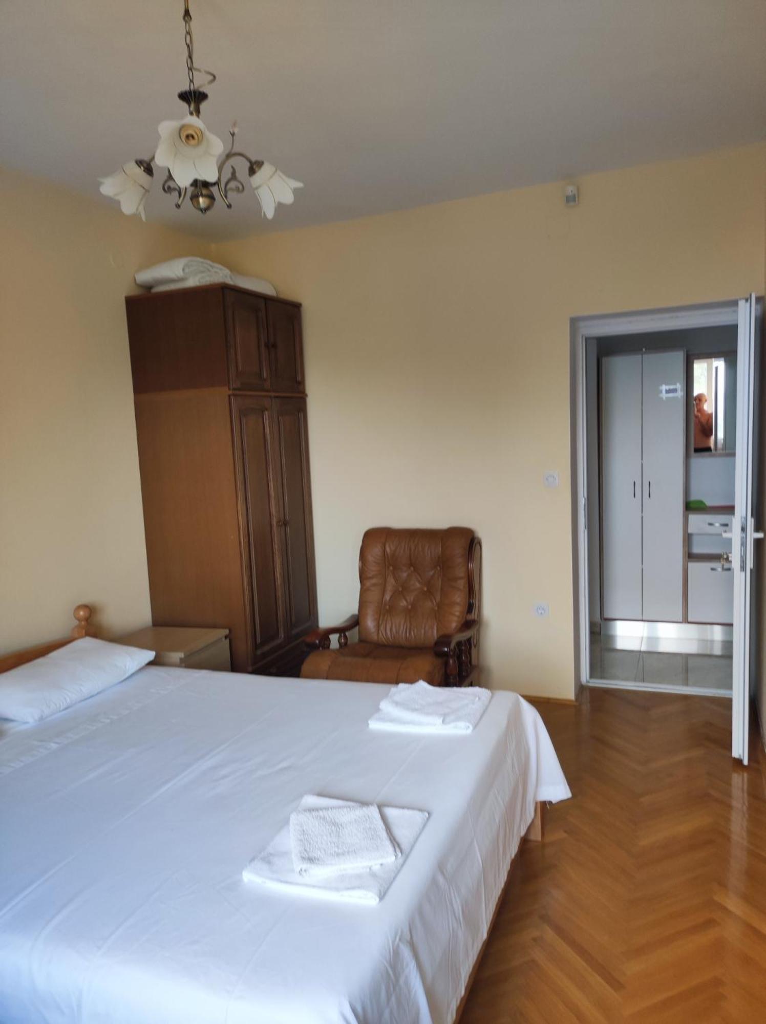 Apartment With 2 Balconies And Sea View Omiš Kamer foto