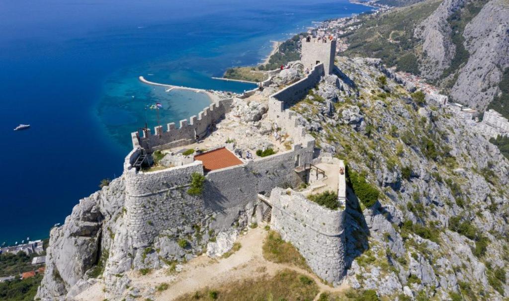 Apartment With 2 Balconies And Sea View Omiš Buitenkant foto