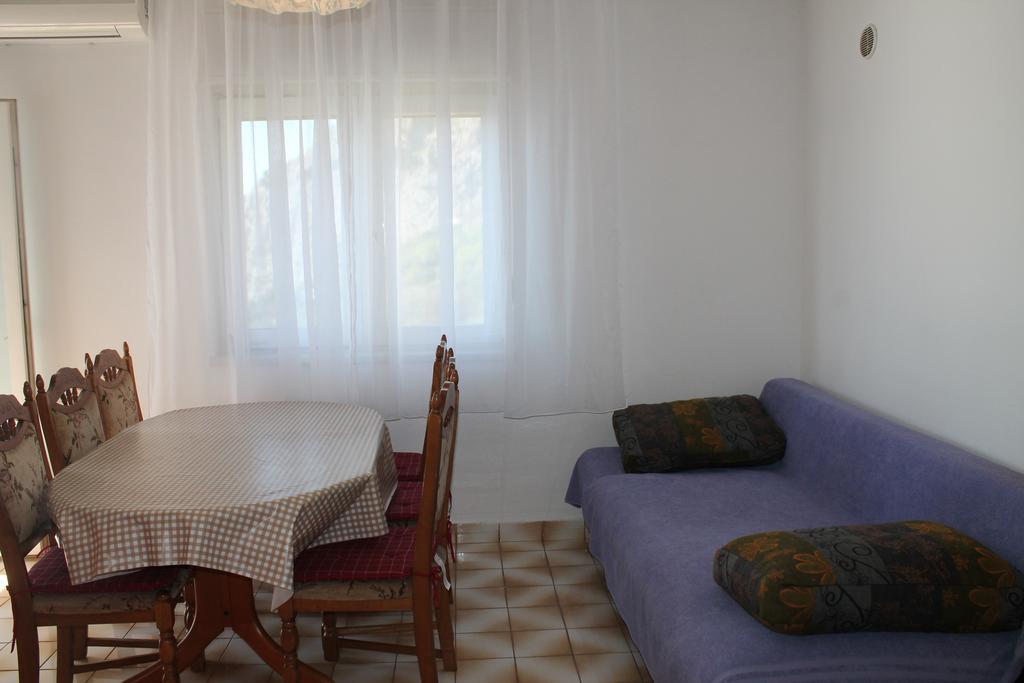 Apartment With 2 Balconies And Sea View Omiš Buitenkant foto